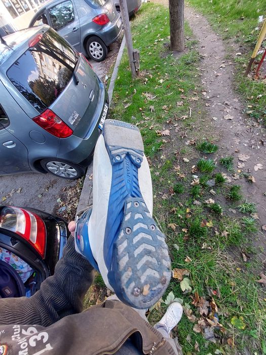 Обувки за ски, ATOMIC