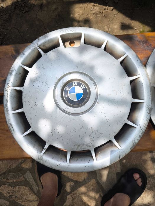 Продавам три броя тасове за BMW 15 инчови.Оригинални.