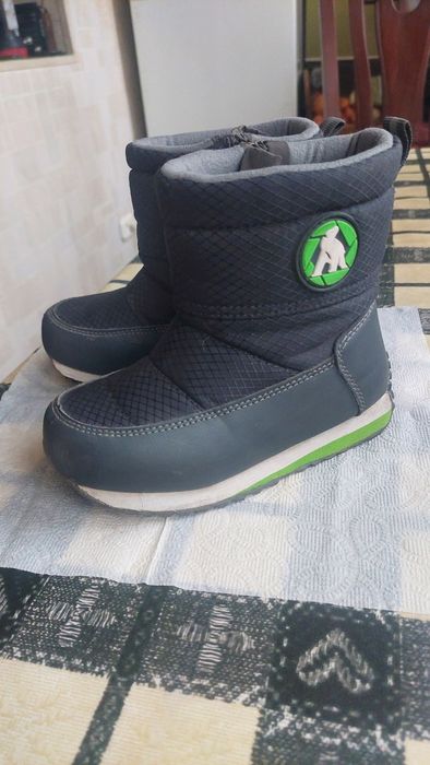 Сапожки 26 размер.на малыша до 4х лет.Теплые,мягкие,удобные..Состояние