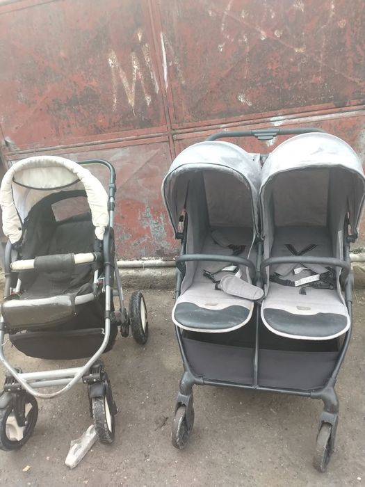 Vând douo cărucioare