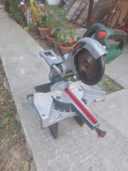 Circular staționar cu funcție de tracțiune (culisare) Bosch PCM 8 S