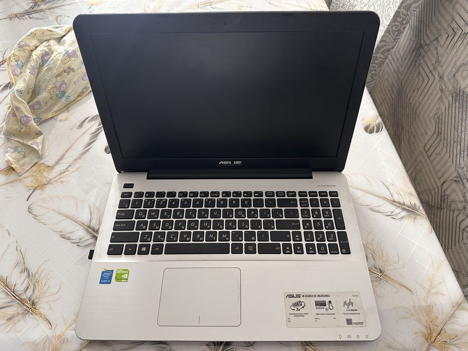 Ноубук asus x555l