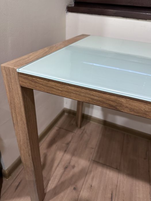 Продавам трапезна маса