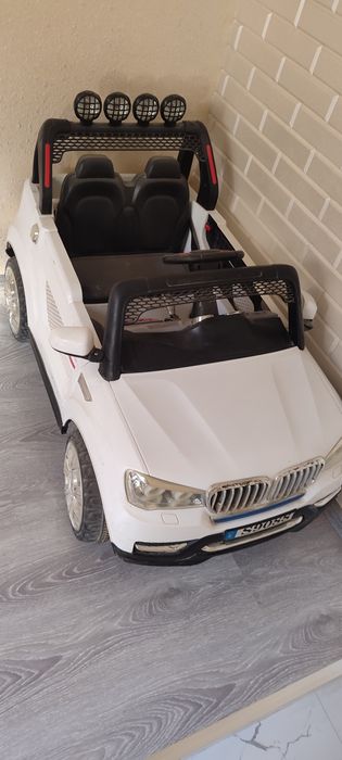 Продается детский электронный автомобиль в хорошем состоянии
