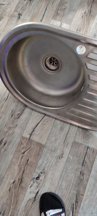 Продам мойку на кухню .