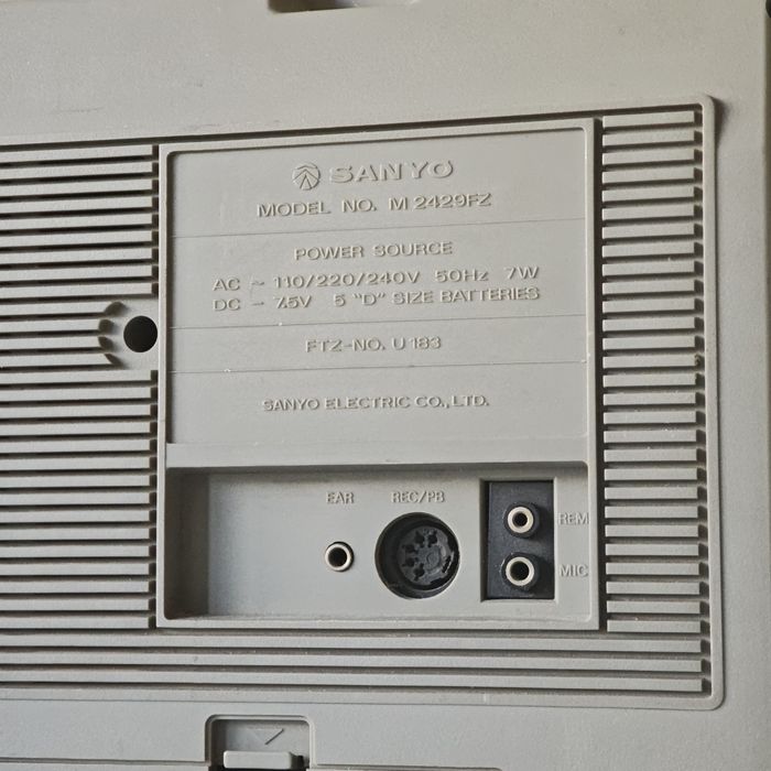 SANYO M2429FZ – винтидж радио‑касетофон, 1982г.