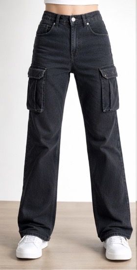 Blugi cargo negri marimea XS/EUR 34 din Bershka