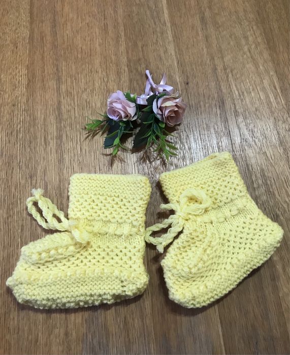 Бебешки ръчно плетени терлички