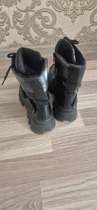 Продам зимние сапоги