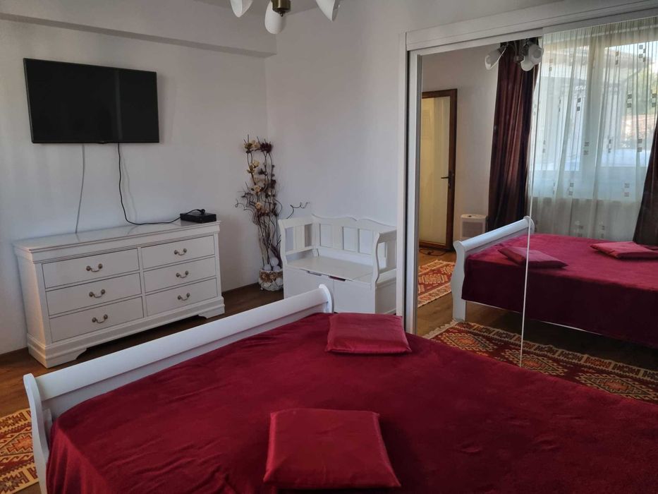 Inchiriez apartament 3 camere, 100mp, in vila, cu terasa si gradina