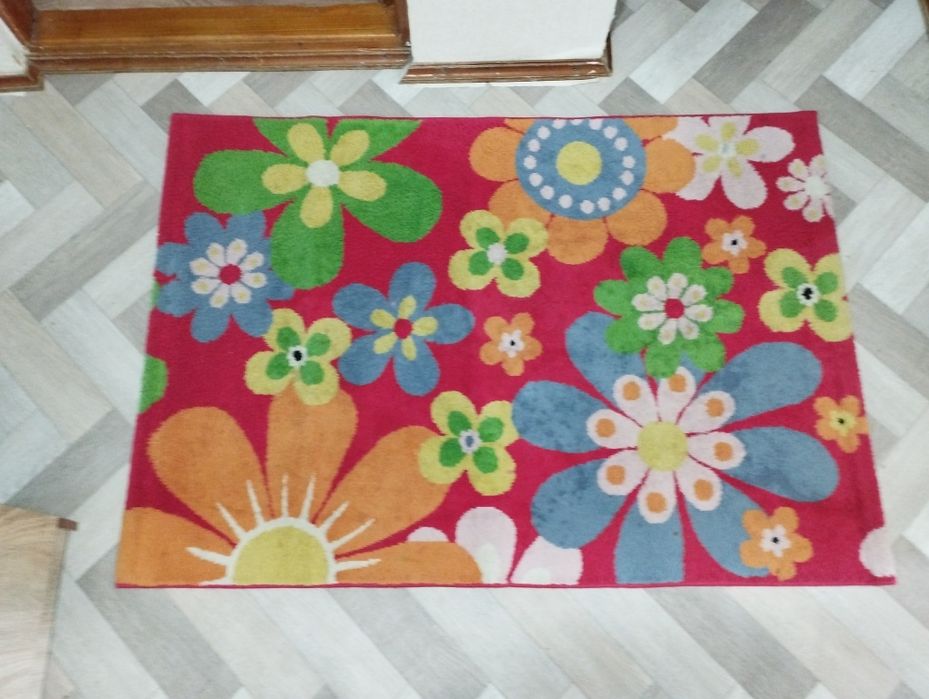 Детский коврик с цветочками