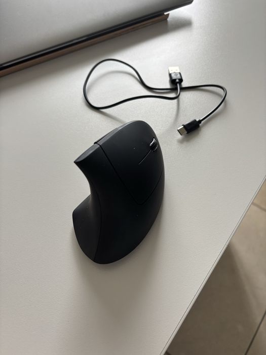 Вертикална безжична, ергономична мишка, bluetooth, презареждаема