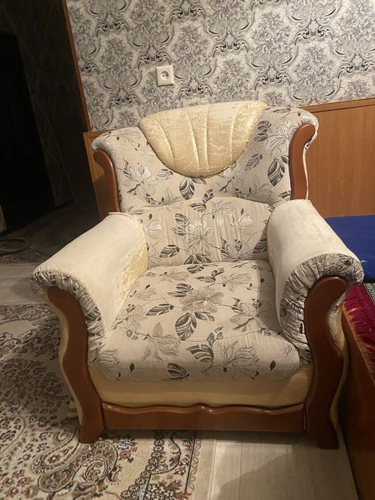 Срочно продам уголок в нормаль состояние