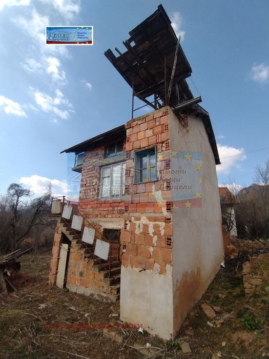 Къща в с. Зелениград 75 м² и двор 390 м²