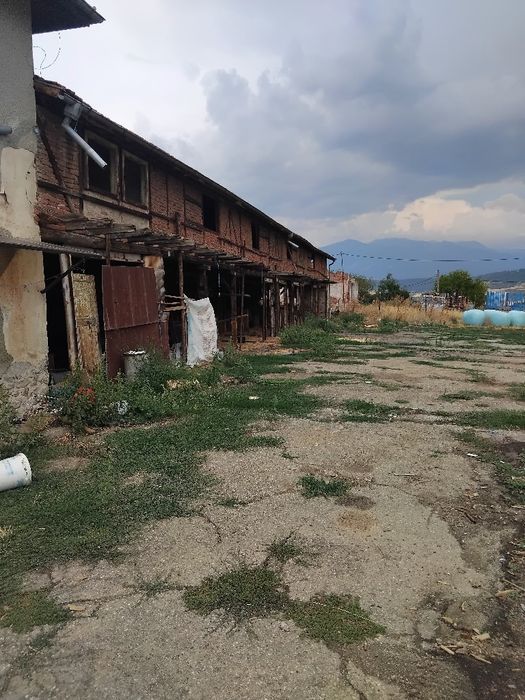 Продава конна база в с.Боровец общ.Кочериново