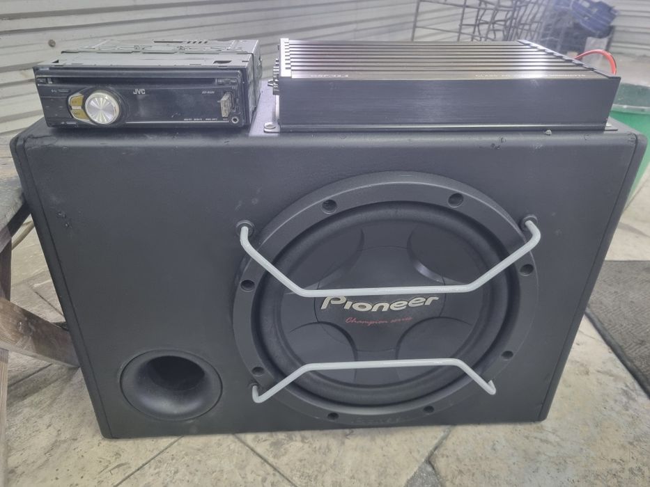 Магнитола саб и уселитель