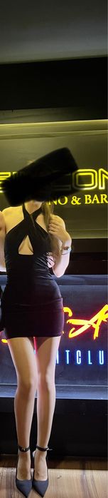 Рокля бершка черна кадифе