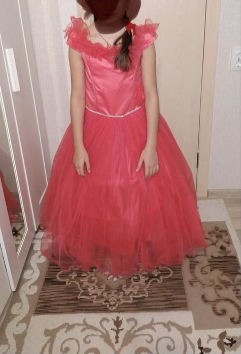 Продам платья на девочку