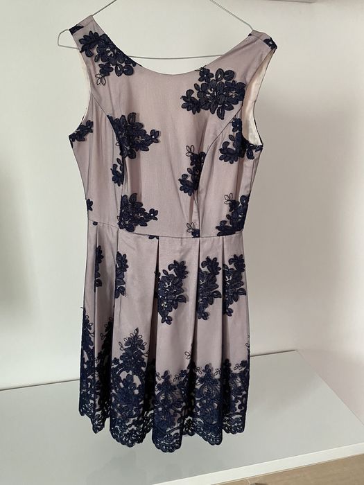 Rochie eleganta cu broderie