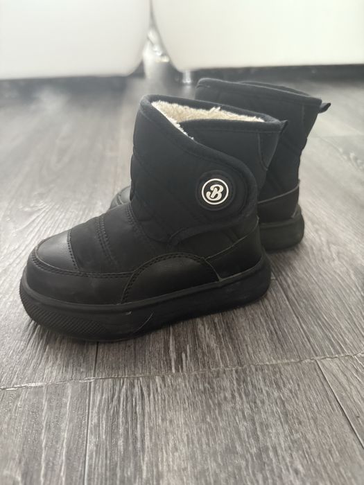 Продам деткую  обувь