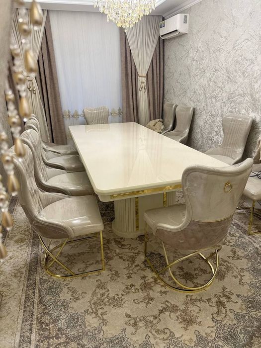 Стол и 12 стулья