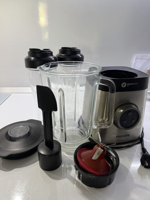 PHILIPS мощен блендер