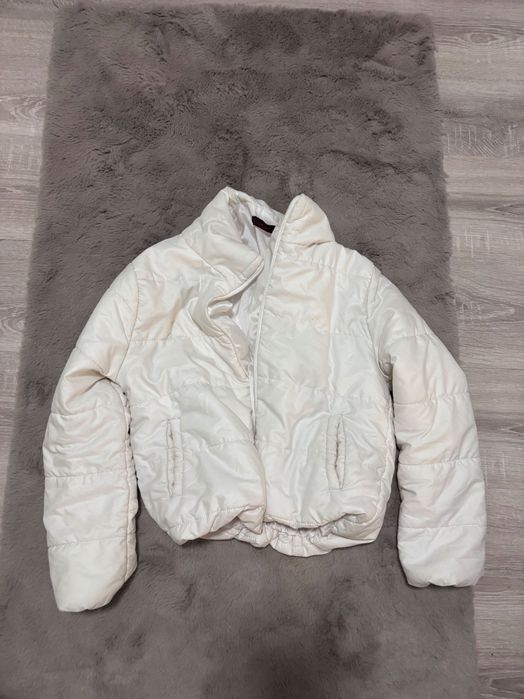 Бяло пролетно яке