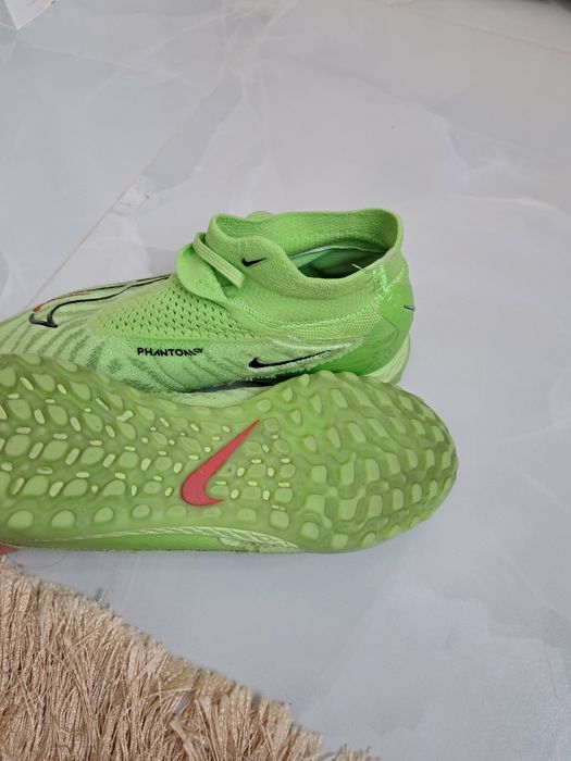 Футбольные бутсы Nike PHANTOM