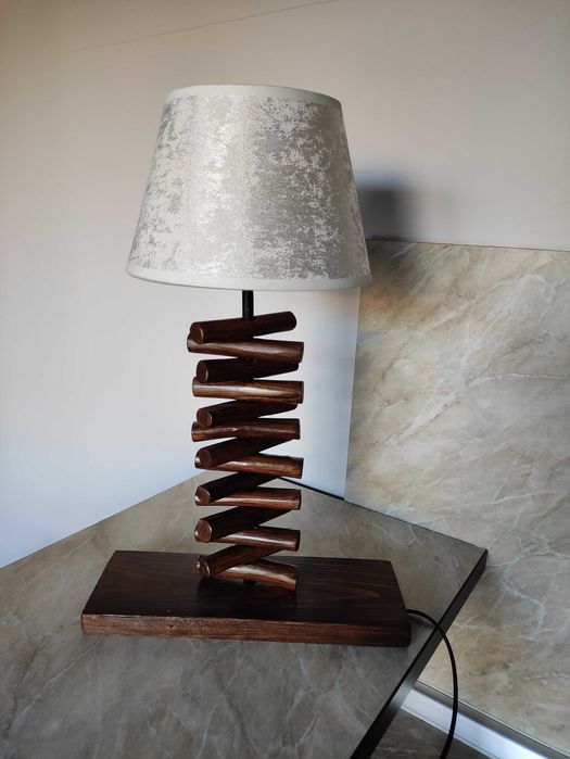 Нощна лампа от дърво