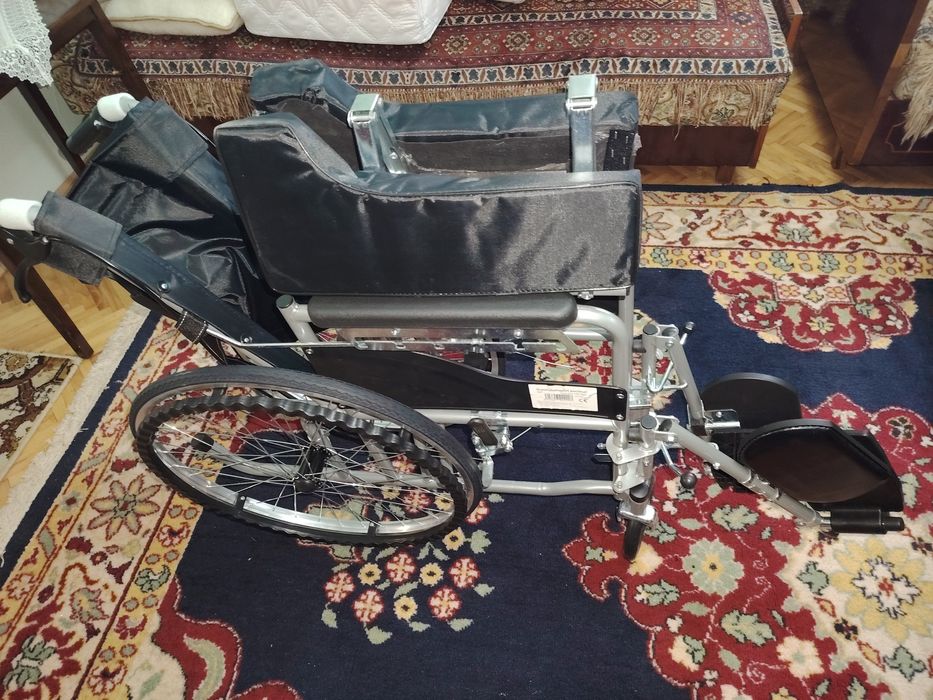 Vand scaun cu rotile pliabil