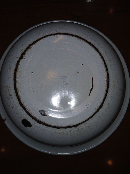 Эмалированные советские тазы.