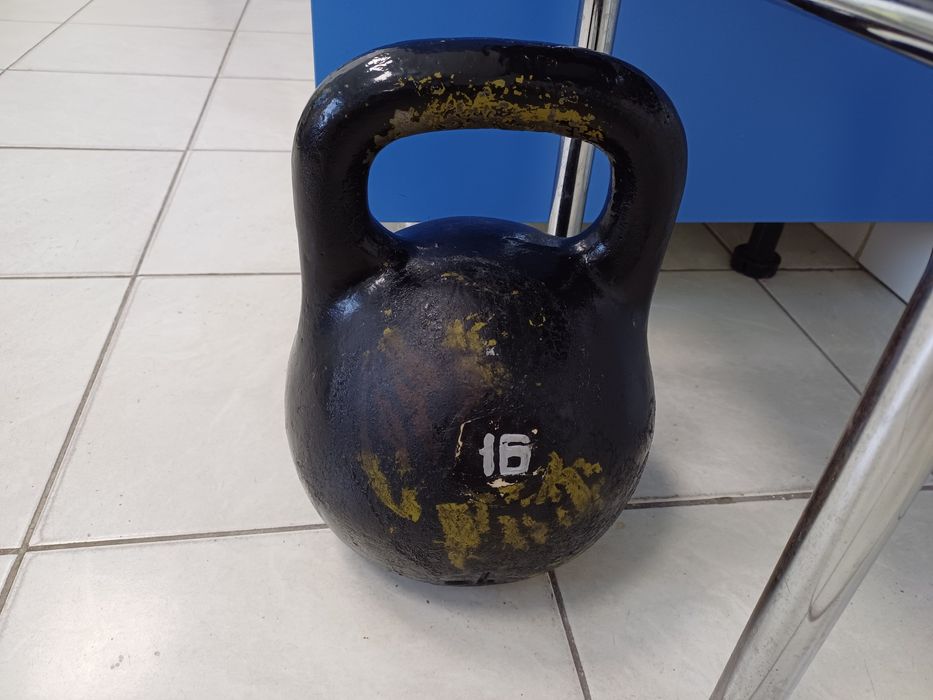 Обеняю гирю 16 кг