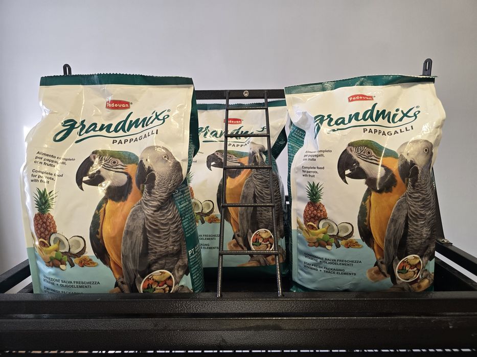 Продается большая клетка для попугаев