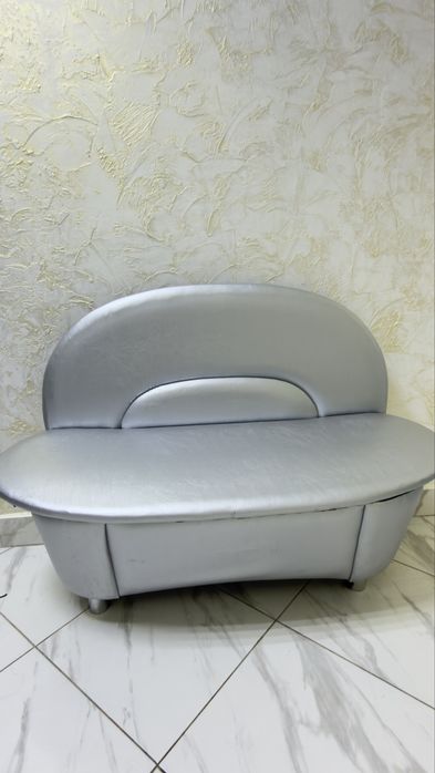 Продам компактный диван