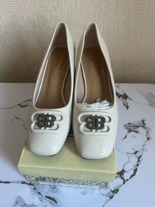 Женский туфли. Раз 37.