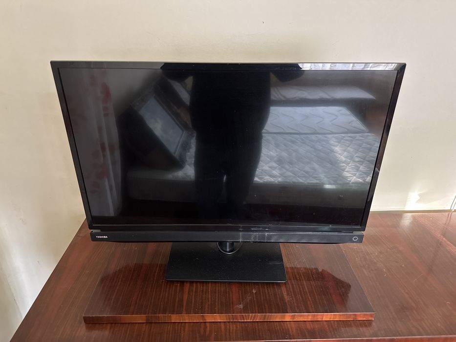 Vand televizor toshiba 81cm diagonala