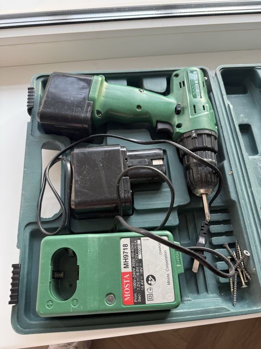 Шуруповерт  в комплекте