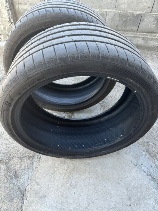 Перфектни 2 броя гуми