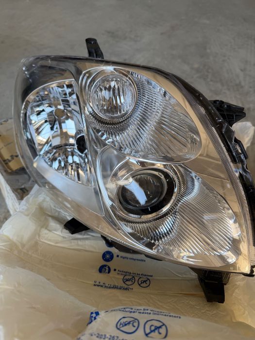 Десен фар Toyota Auris 2007-2010 НОВ