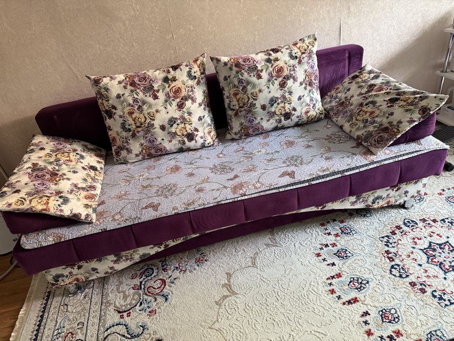 Продам диван торг уместен