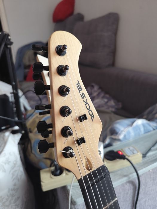 Продам электрогитару Rocktel