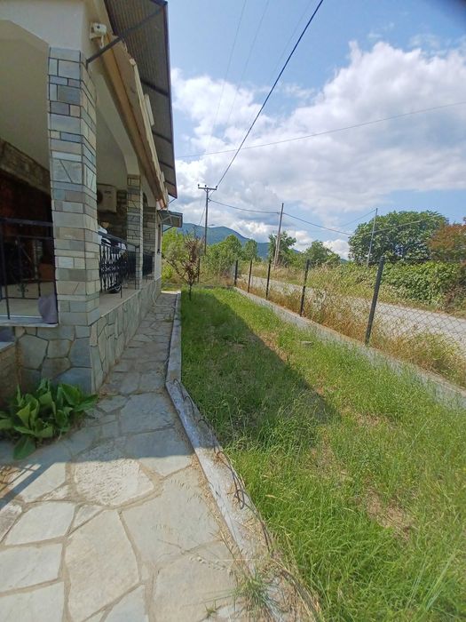 Продава с площ 85 м2 и двор 508 м2 в Паралия Врасна, Гърция