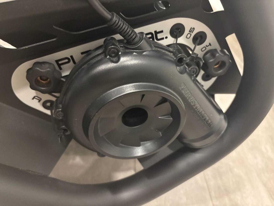 База и волан THRUSTMASTER TS-PC Racer Ferrari 488 Challen