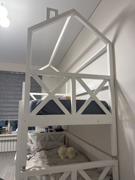 Двухэтажная кровать