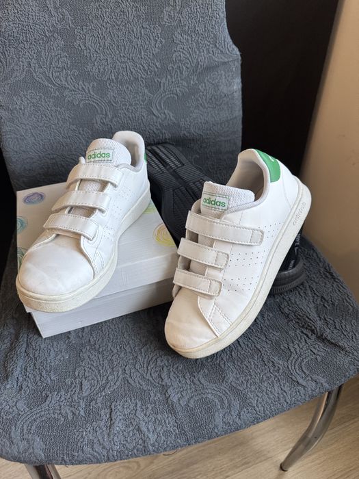 Бели маратонки Адидас и найк