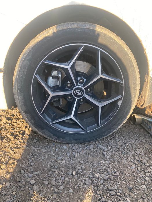 Продам колеса с дисками отъездили 3 месяца