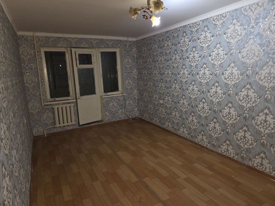 Продается 3 комнатная квартира.  Радуга. Этаж 1.