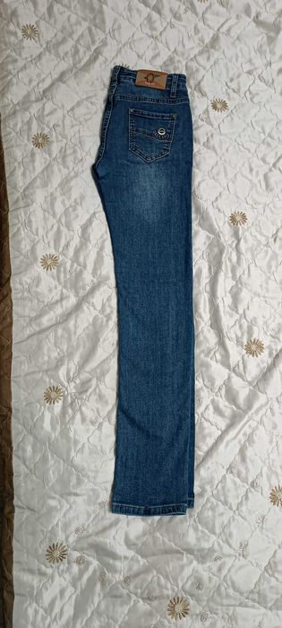 Продам джинсы на девочку