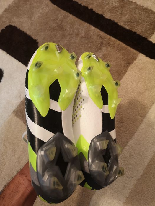 Vând ghete de fotbal profesionale adidas predator accuracy 1