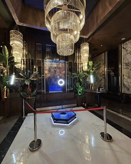 Oglindă Magică, Cabină Foto, Platformă 360 – Nunți și Botezuri